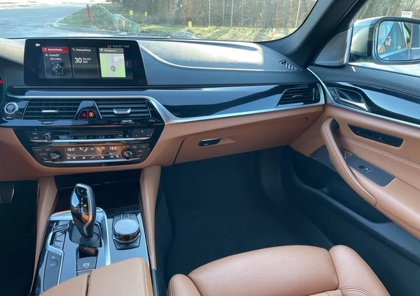 BMW Seria 5 cena 149900 przebieg: 119000, rok produkcji 2017 z Kielce małe 667